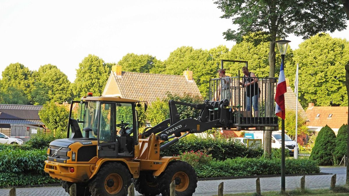 Ook in Annen en Assen hangen honderden omgekeerde Nederlandse vlaggen