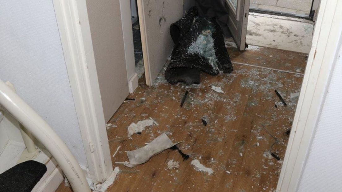 De bom leidde tot een ravage in het huis.