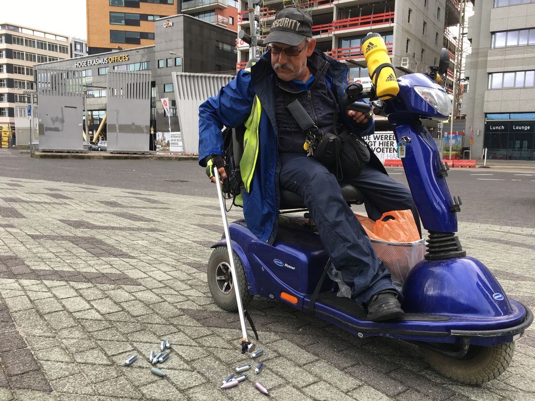 Eric Alblas gaat vrijwel dagelijks op pad om patronen  op te rapen