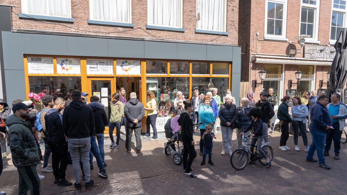 InBeeld stopt na 10 jaar door sluiting azc Hardenberg: 'Dat is onmenselijk'