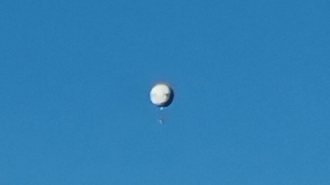 De ballon die goed te zien was boven Twente, vanmiddag.