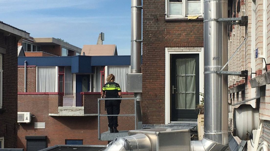 De politie doet onderzoek in een huis op de Weeshuisbaan in Bodegraven