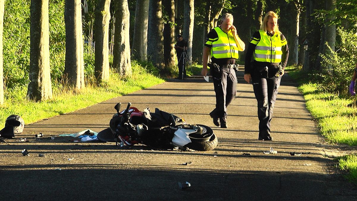 Bromfietser (18) overleden na ongeluk in Donderen