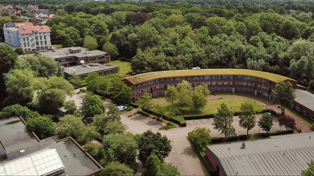 Hoefijzergebouw in Oegstgeest