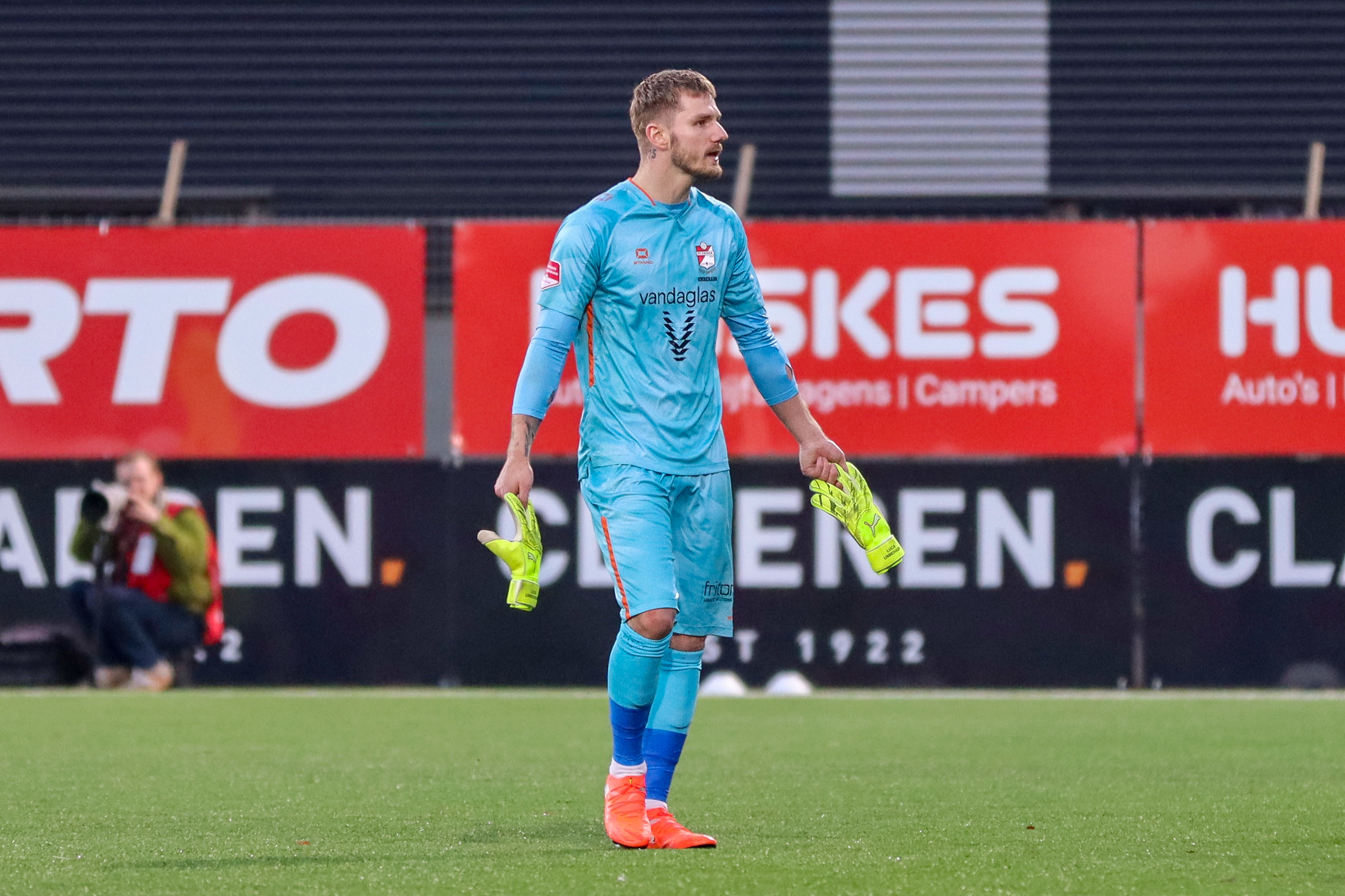 Van Dam zag bang FC Emmen, Unbehaun baalt van rode kaart: 'Ik kan niet opeens verdwijnen'