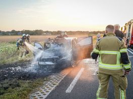 Auto in brand gevlogen op provinciale weg bij Emmen