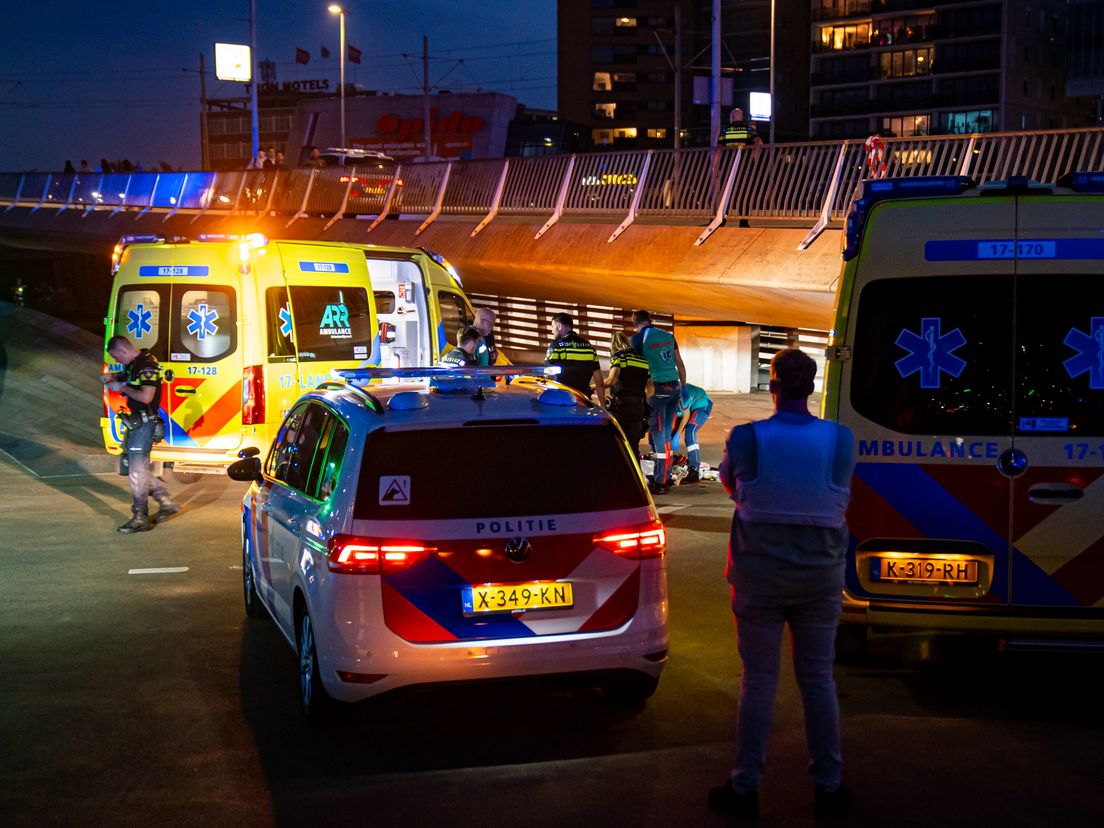 Les services d’urgence sont arrivés en masse sur le pont Érasme.