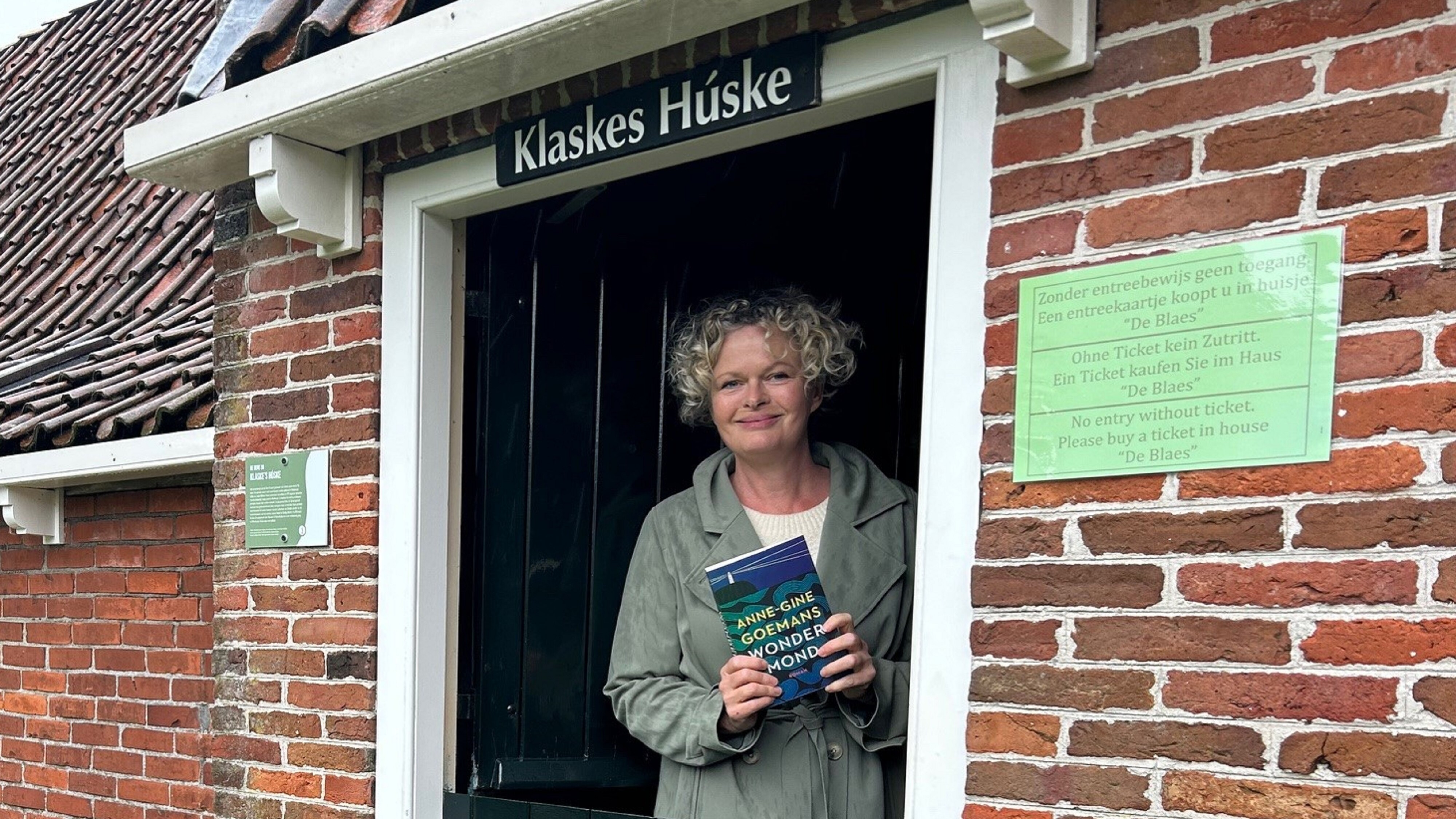 Anne-Gine Goemans yn Klaskes Húske, ûnderdiel fan Museum 't Fiskershúske
