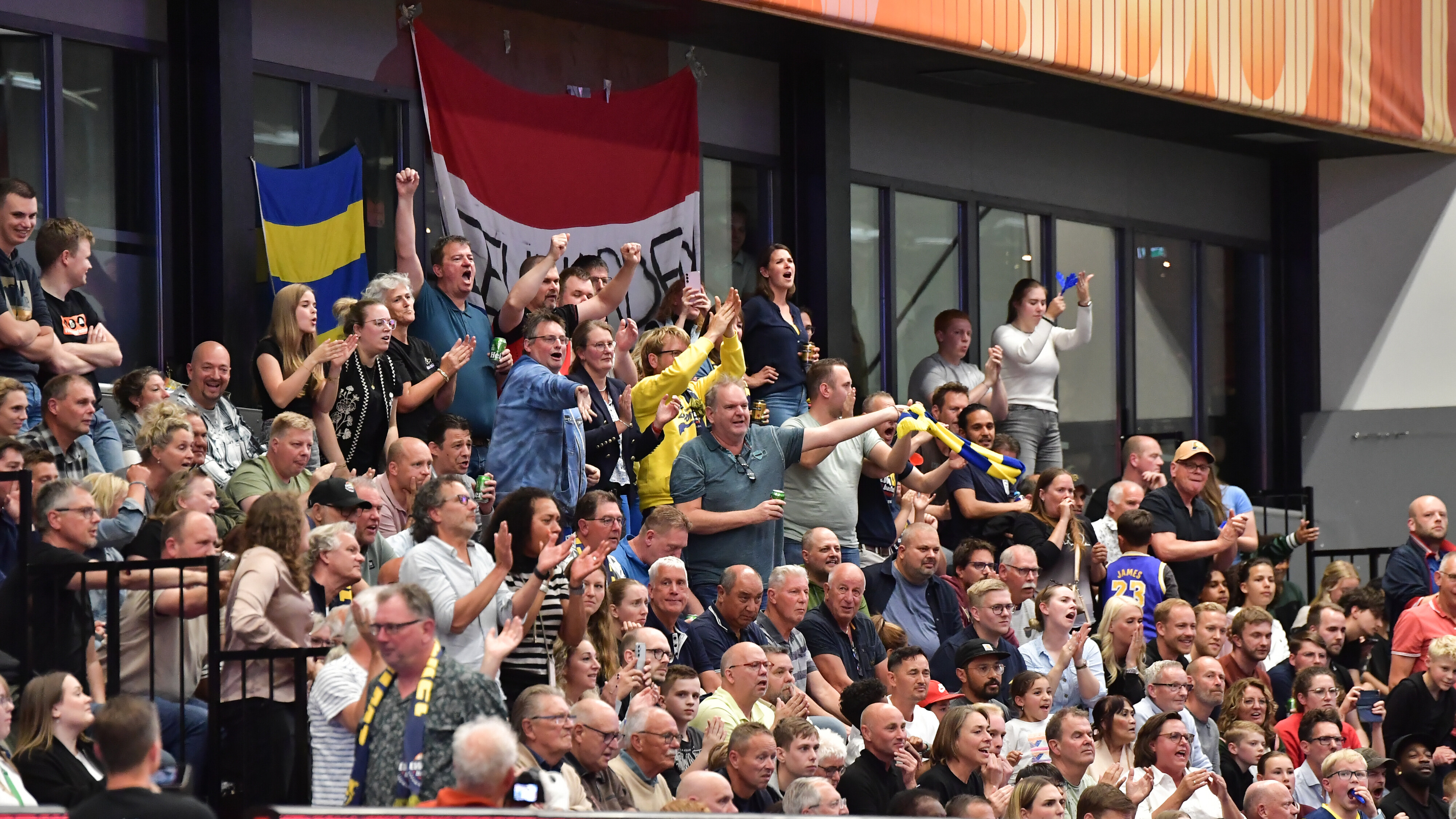 Hoe't basketbal foar efkes folkssport nûmer ien waard yn Ljouwert: "Nu willen we Europees"