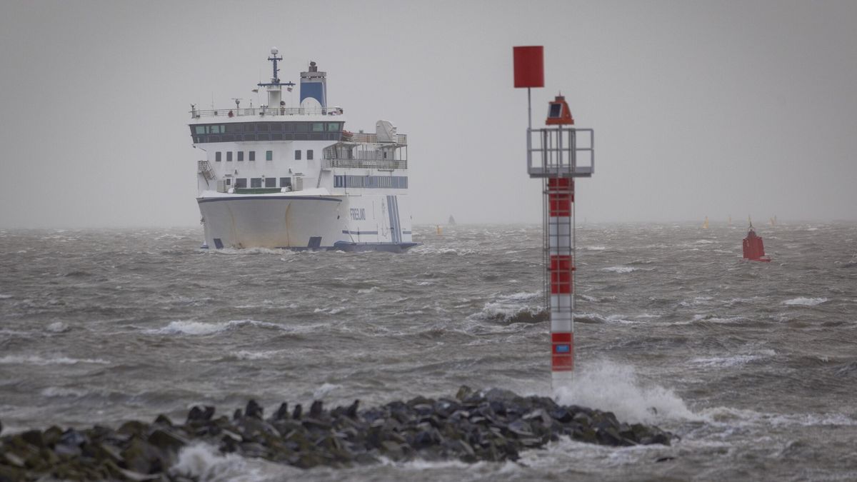 Veerdiensten op het Wad geschrapt en gewijzigd | Jongen steekt vuurwerk af in parkeerkelder