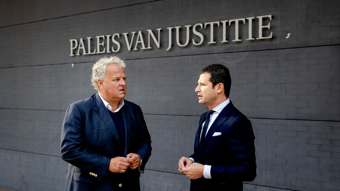 De voorzitter en Directeur van Koninklijke Horeca Nederland bij de rechtbank voor een kort geding tegen de staat