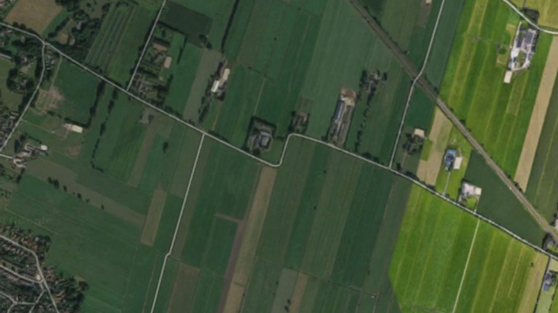 De Peter van den Breemerweg. De boerderij zou eerst aan de zuidkant komen, nu wordt gepraat over de noordkant.