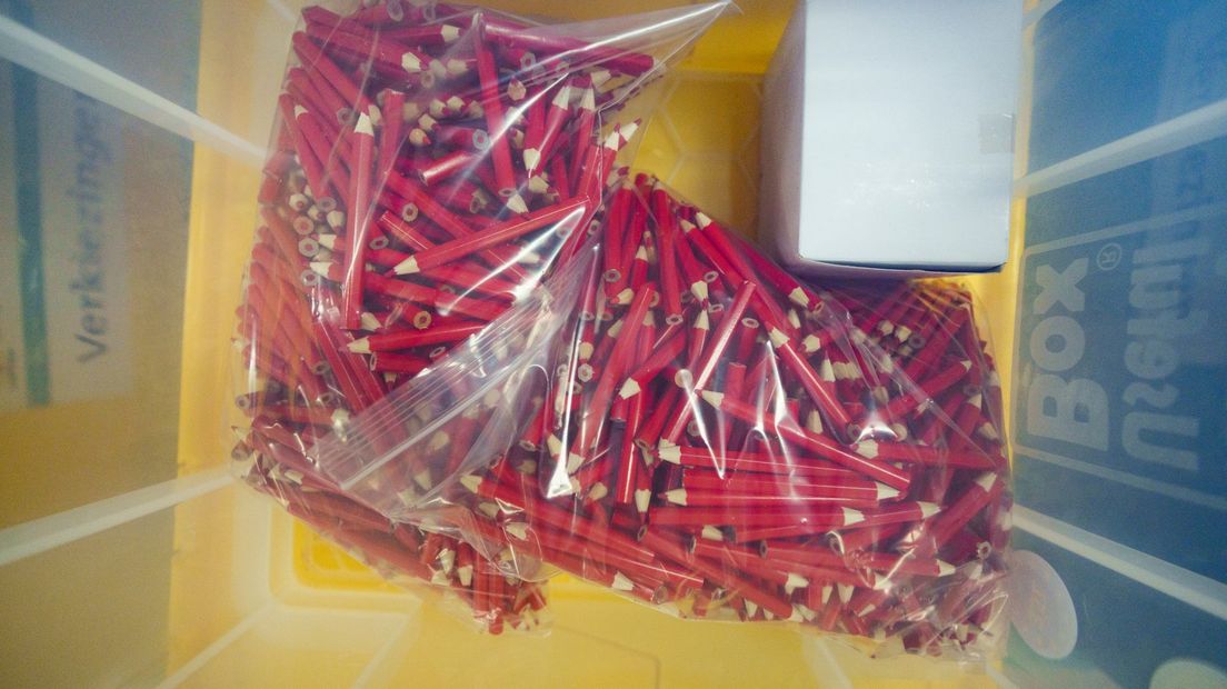 540.000 rode potloden liggen klaar voor gebruik