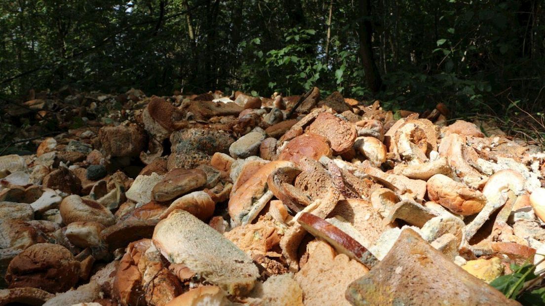 Lading brood gedumpt in Enschede