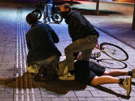 Jeugdige relschoppers Hoogeveen: wat je als ouders moet doen en wat je juist moet laten