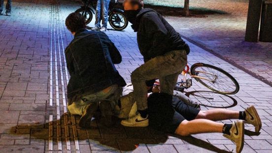 Jeugdige relschoppers Hoogeveen: wat je als ouders moet doen en wat je juist moet laten Nieuws