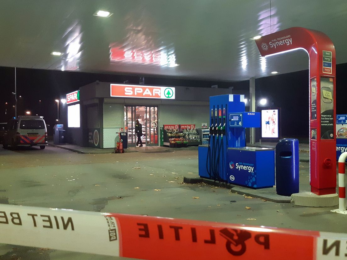 Overval op tankstation Adriaan Volkerlaan Rotterdam-IJsselmonde (MediaTV)