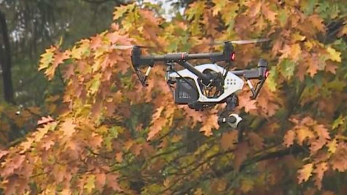 De politie in Gelderland en Overijssel zet vanaf woensdag drones in bij het analyseren van verkeersongelukken en om opnames te maken van plaatsen delict.