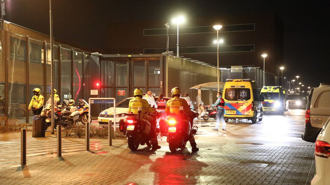 De hulpdiensten waren maandagavond in groten getale aanwezig bij Teylingereind