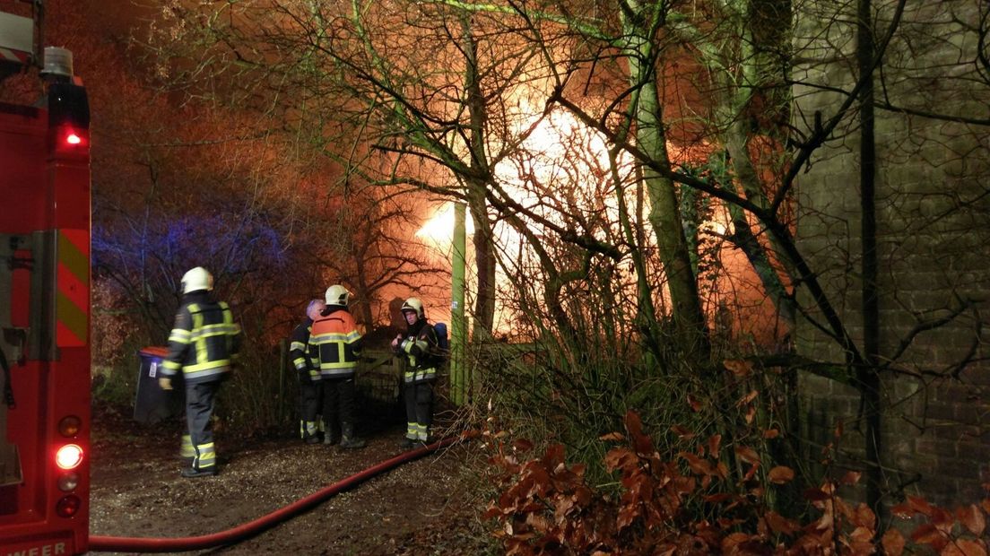 'Er is een levenswerk verloren gegaan', zei burgemeester Lucien van Riswijk dinsdagavond. In Deest ging de woning van kunstenaar Kenne Grégoire en zijn gezin in vlammen op.