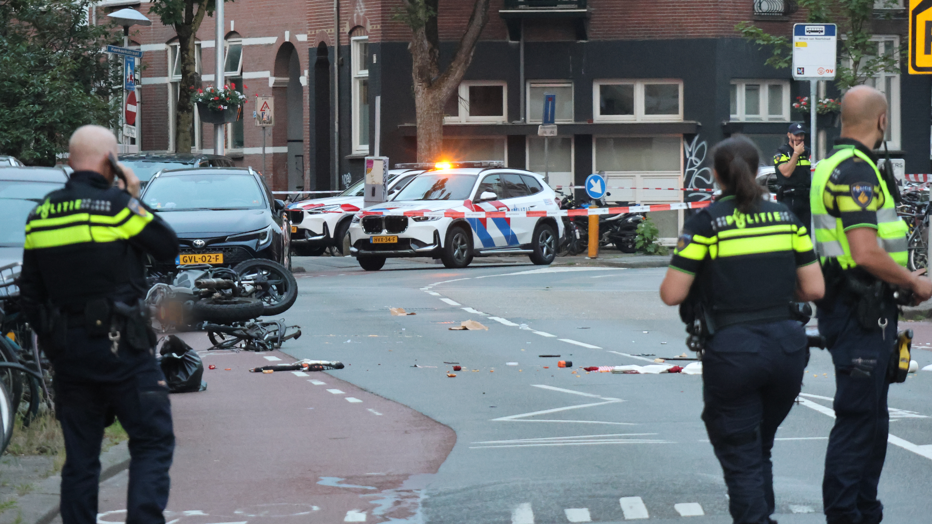 Motorrijder gewond na eenzijdig ongeluk op Adelaarstraat