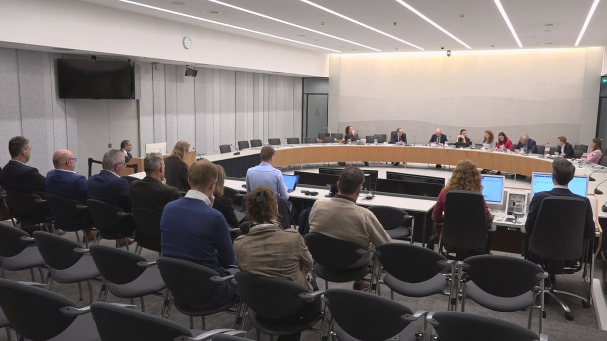 新下院でフローニンゲン審議、PVVの欠席が目立つ