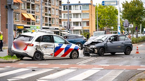 Zware aanrijding politiewagen tijdens melding achtervolging. Zware aanrijding politiewagen tijdens melding achtervolging.