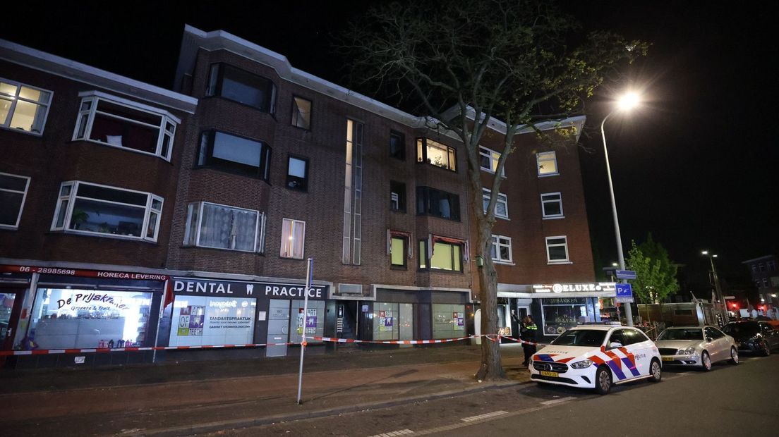 Uit raam gevallen man (22) overleden aan verwondingen Omroep West Uit raam gevallen man (22) overleden aan verwondingen Omroep West