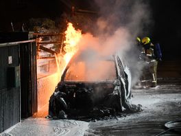 Hybride auto uitgebrand in 's-Heer Arendskerke
