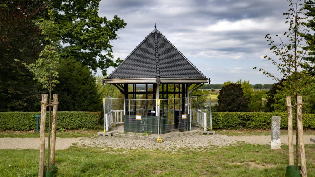 Voorbereidingen voor herstel vernield theehuisje Elsloo in volle gang