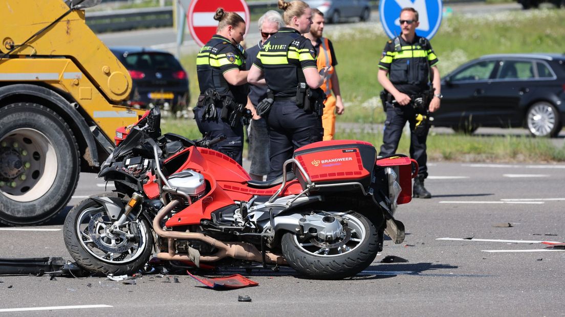 Brandweermotor betrokken bij aanrijding op Laan van Delfvliet