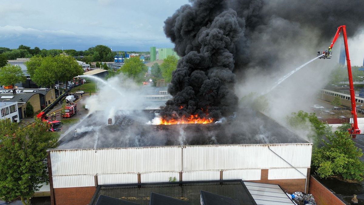 Kringloopeigenaren kapot van verwoestende brand: 'Alles komt tegelijk'