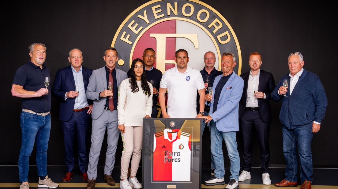 De handtekeningen zijn gezet: JVOZ en Feyenoord werken de komende twee jaar samen