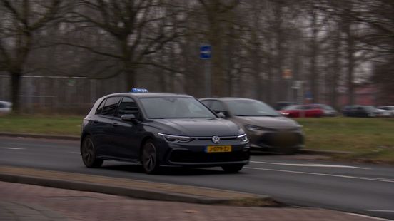 Lesauto wordt klemgereden: 'Een herkenbare situatie'
