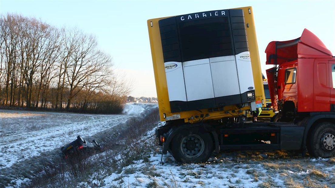 Ongeval met vrachtwagen op N33 bij Assen