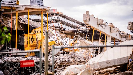 Dakdeel stort in bij sloopwerkzaamheden, een gewonde