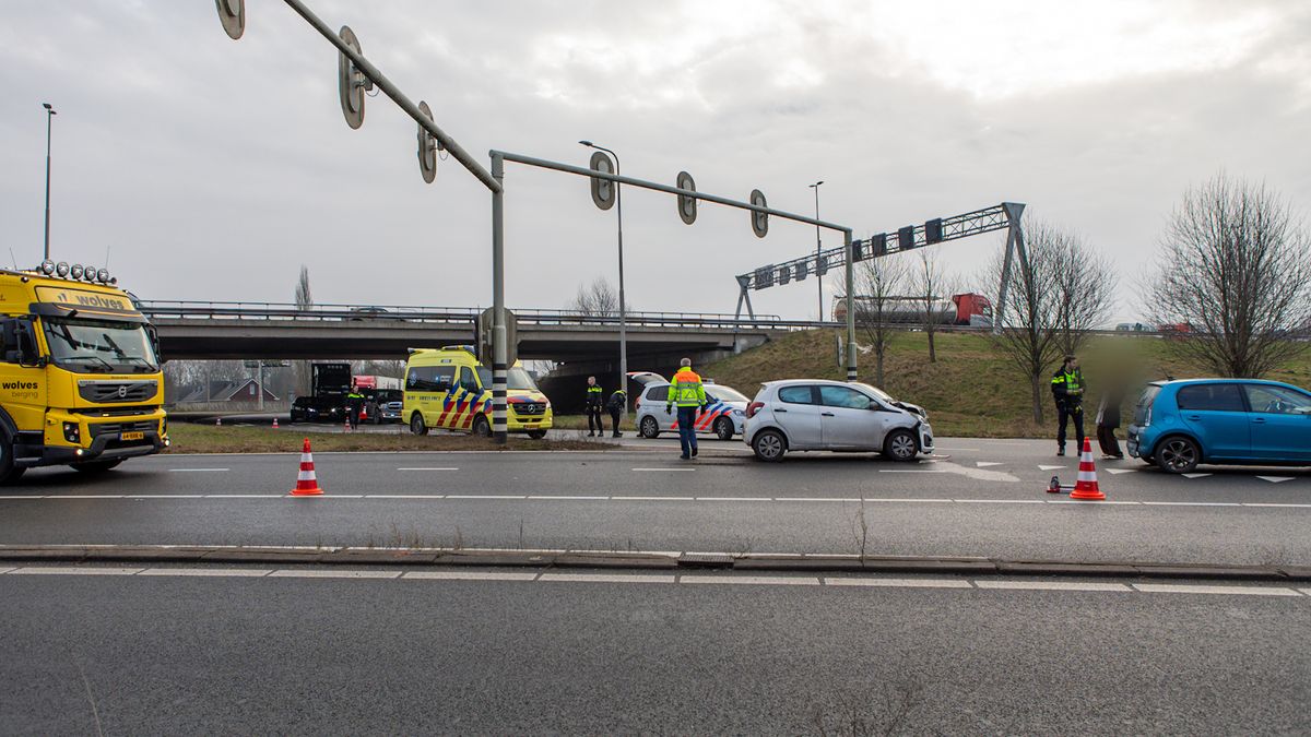 112 Nieuws: Automobiliste gewond na kop-staart aanrijding in Zwolle