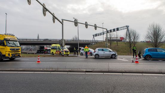 112 Nieuws: Automobiliste gewond na kop-staart aanrijding in Zwolle. 112 Nieuws: Automobiliste gewond na kop-staart aanrijding in Zwolle.