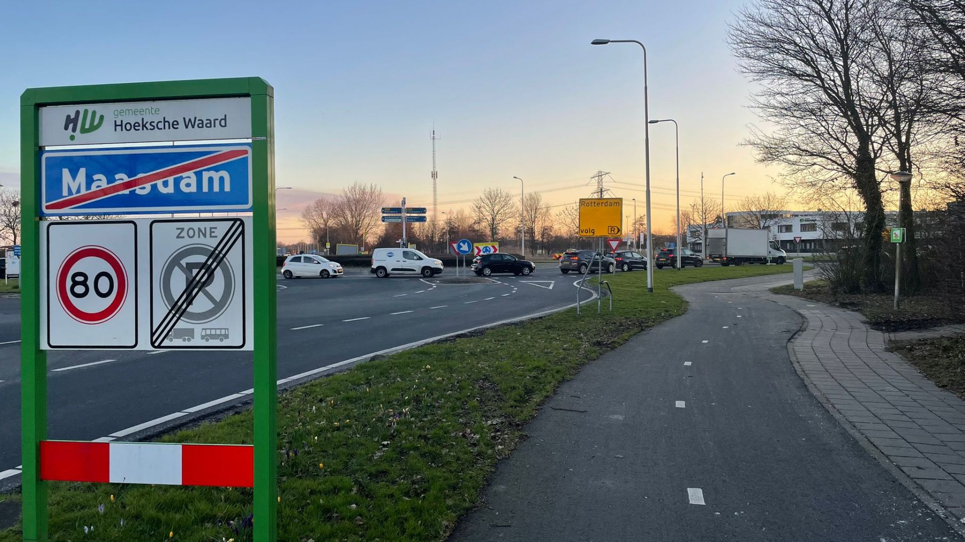Grote drukte op de rotondes in de N217, zoals bij Maasdam