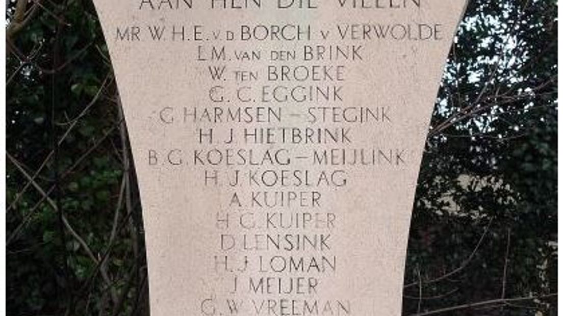 Afgelopen weekend werd het oorlogsmonument in het Achterhoekse Laren gesloopt. Nabestaanden zijn boos.