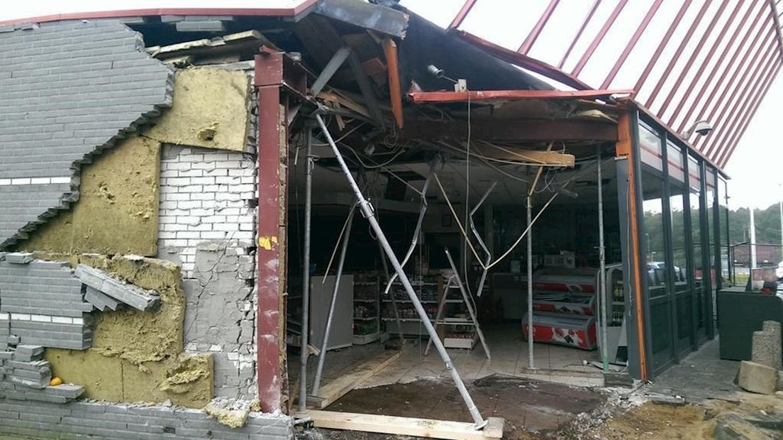 Grote schade aan gebouw tankstation