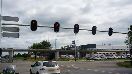 Verkeerschaos op de N35 compleet na aanrijding en storing. Verkeerschaos op de N35 compleet na aanrijding en storing.