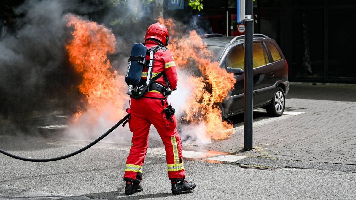 112-nieuws: Boot in brand bij recyclingbedrijf in Winschoten • Politie valt woning in Oude Pekela bi