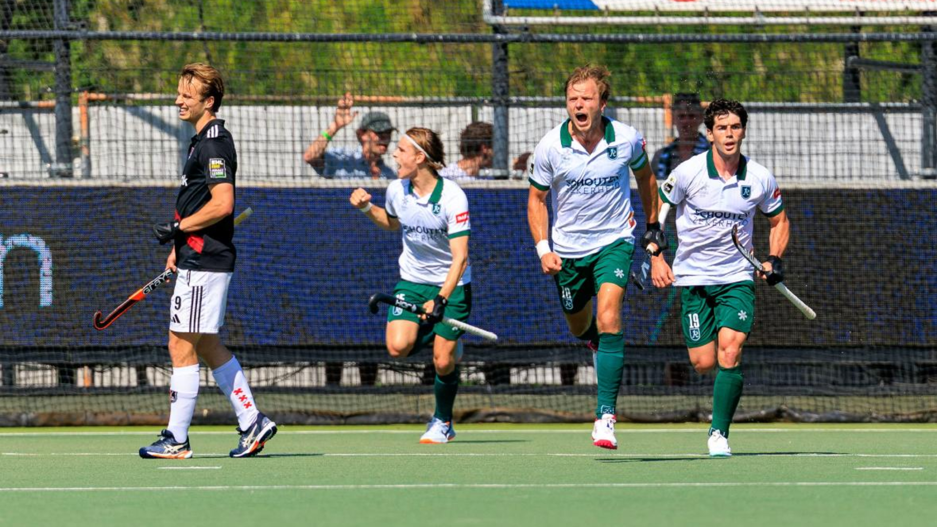 De beslissende treffer was van Joaquín Menini, die een pass van Justen Blok schitterend binnen tikte.