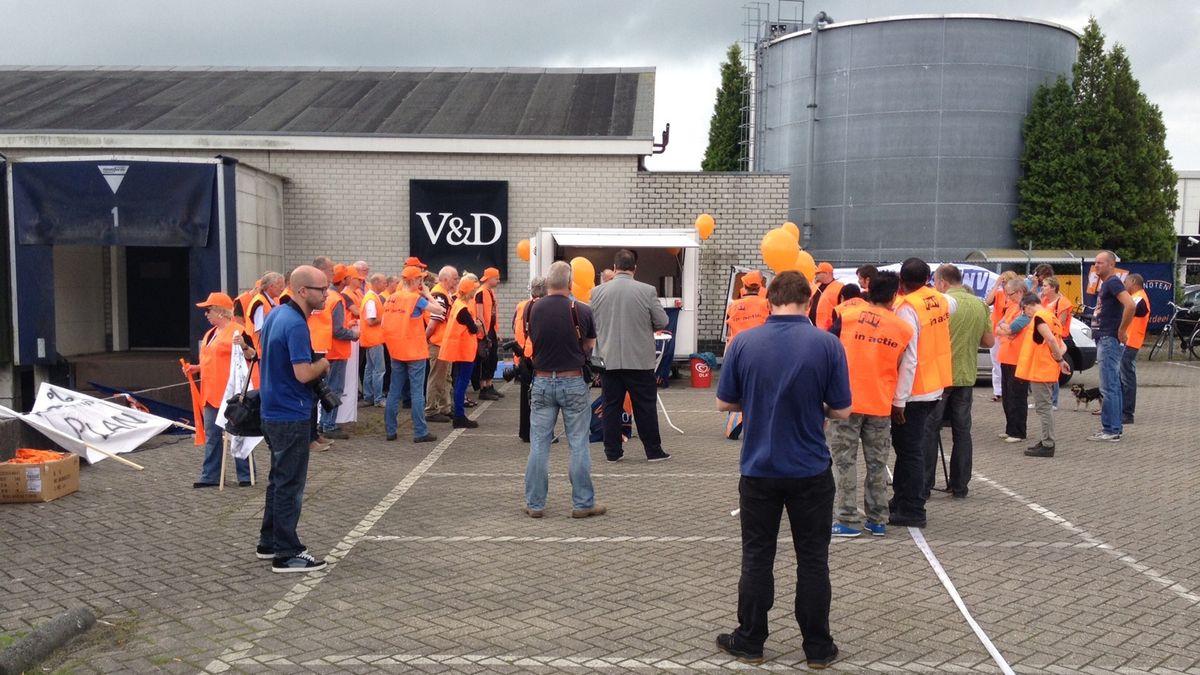Staking bij distributiecentrum V&D in Aduard