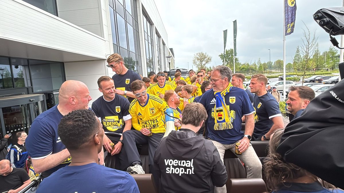 LIVE | Busrit van spelers en staf begint eerder vanwege het weer
