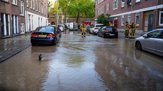 Grote waterleiding gesprongen, meerdere woningen ontruimd Home