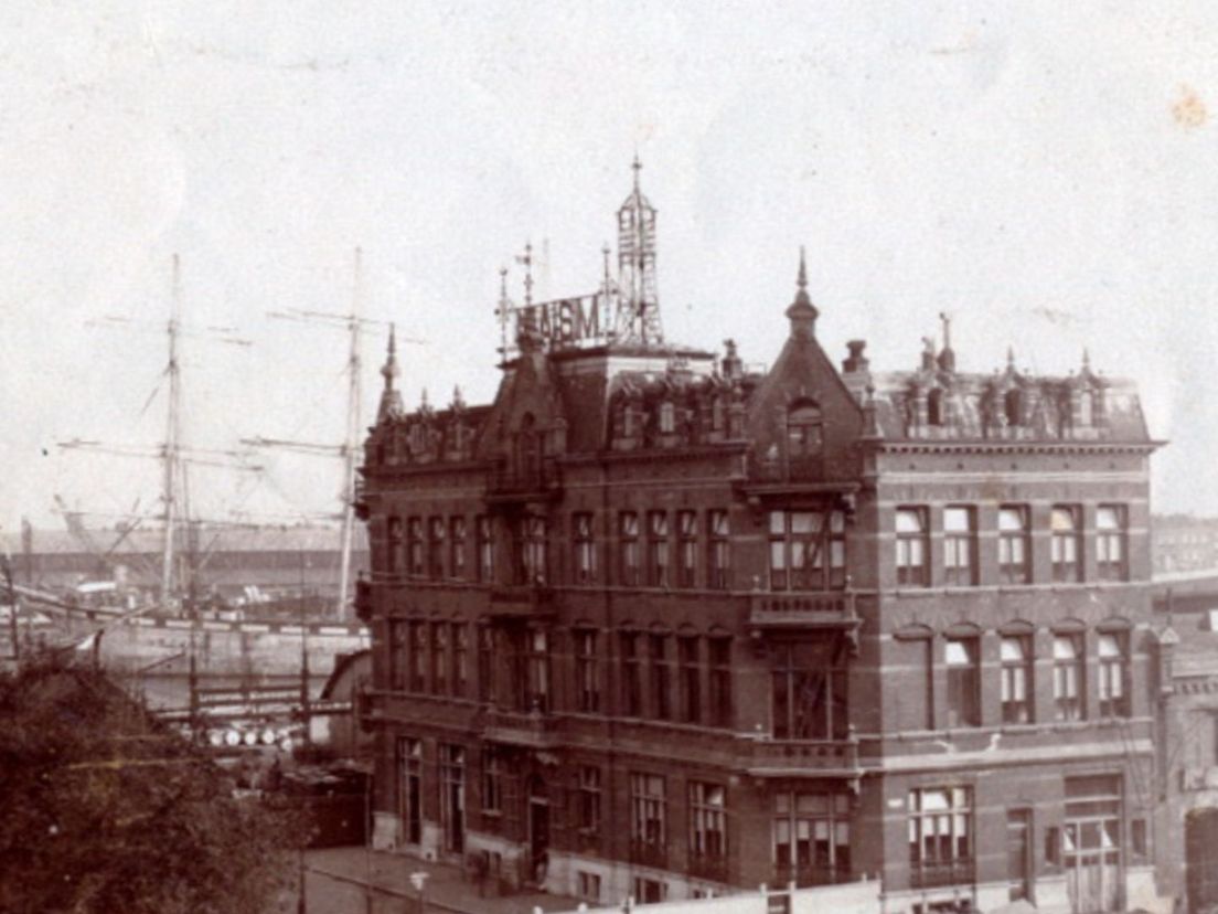 Het landverhuizershotel aan de Wilhelminapier (ca 1910)