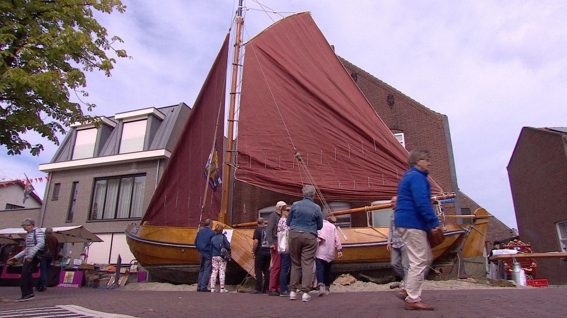 Opnieuw opgebouwd mosselschip steelt de show in Philippine