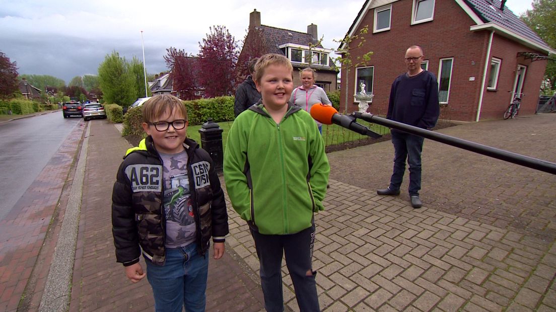 Martijn en Roy spotten nog altijd auto's